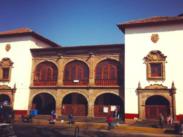 Cine - teatro "Emperador Caltzontzin"