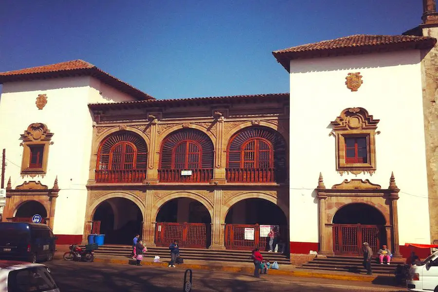 Cine - teatro "Emperador Caltzontzin"