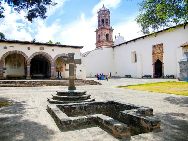 Templo de la Soledad y el antiguo Hospital de Indios