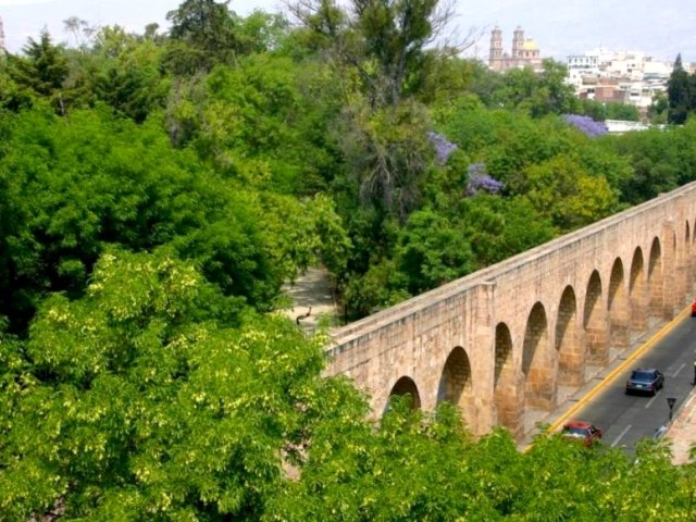 El Acueducto